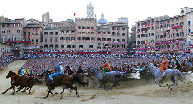 Bond locations: Il Palio race in Siena