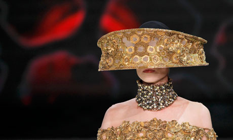 Sarah Burton’s Alexander McQueen collection sets Paris abuzz | Lesoco ...