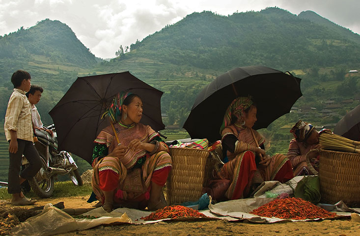 Readers comp Nov2012: Hmong people selling chillis in Can Cau, Vietnam