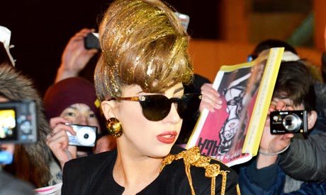 Lady-Gaga-arrives-in-St-P-008.jpg