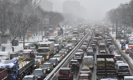 Snowbound-traffic-queue-M-008.jpg