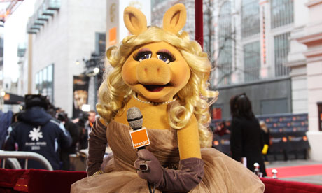 Miss Piggy gets a custom designer gown for BAFTAs