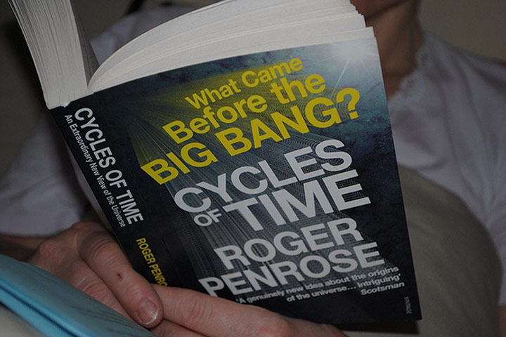Books / Readers Photos: Cycles of Time