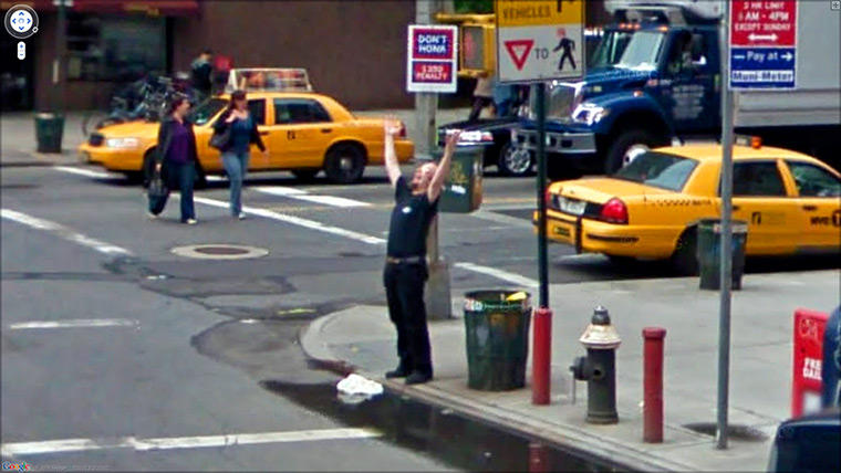 9 eyes google streetview: 214 9th Ave, New York, NY, United States 