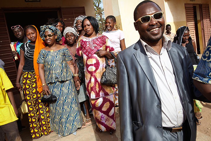 Amadou and Mariam: Amadou and Mariam visit the school for the blind