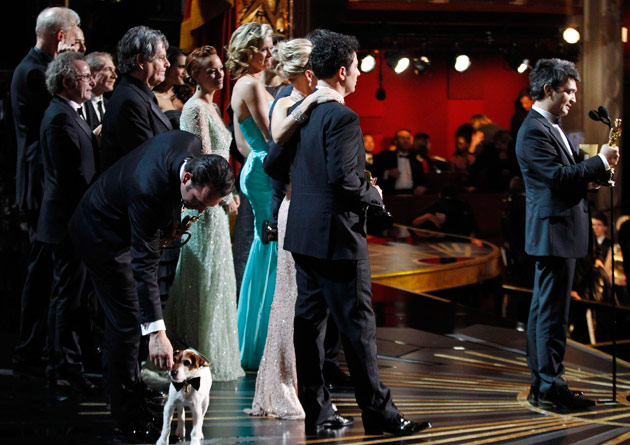 Oscars: misc: Jean Dujardin Uggie
