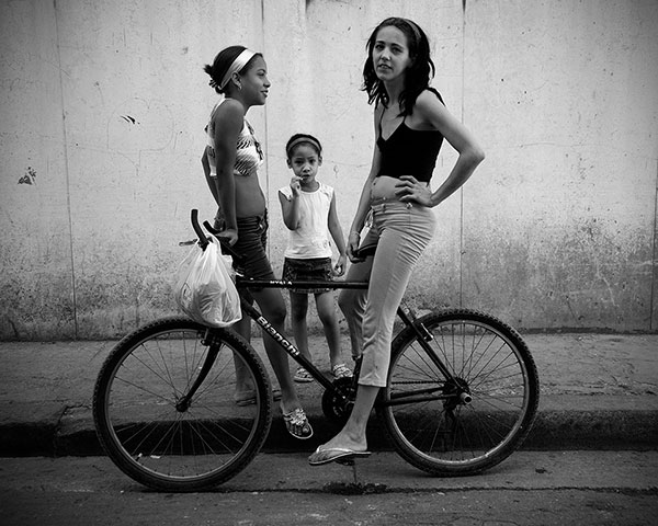 Photo comp April:  Three chicas on the streets of Havana