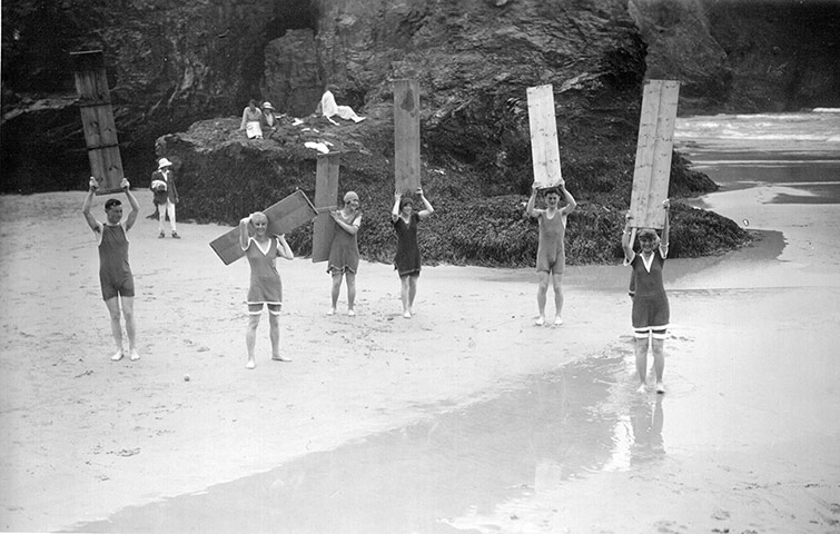 Museum of British Surfing: Surfers using coffin lids