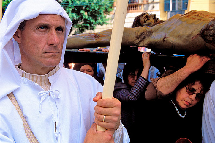 Viewfinder8: Procession