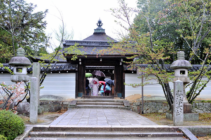 Kyoto gallery: One of the smaller structures on the site