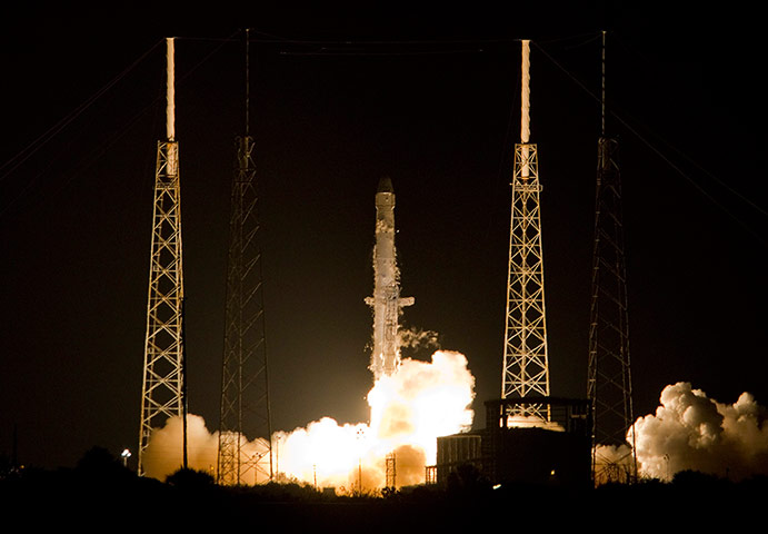 SpaceX Falcon 9: space launch complex 40 at Cape Canaveral