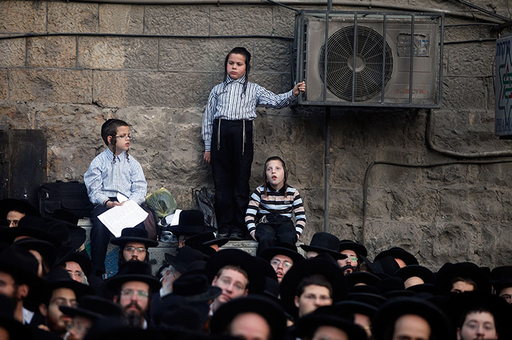 24小时:耶路撒冷,以色列极端正统的犹太男子和男孩的抗议