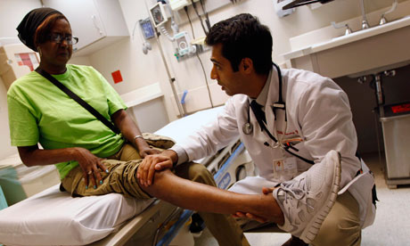 A patient has her knee examined by Dr. Narang at University of Chicago healthcare obamacare