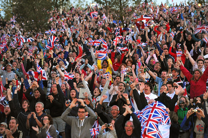 team GB celebrations: Crowds cheer as they watch Jessica Ennis win gold