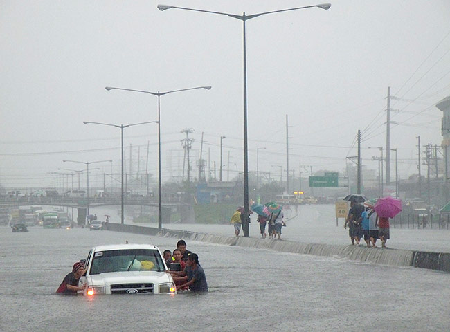 Floods in Manila: Motorists and passengers are trapped in the North Luzon Expressway