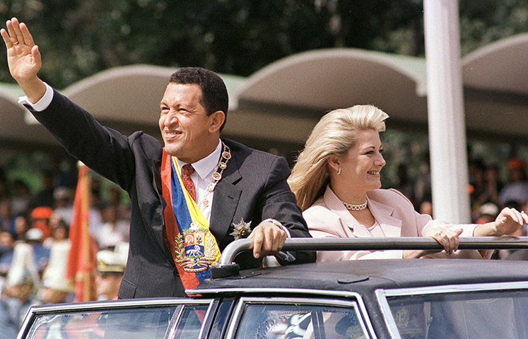 1999: Hugo Chávez, accompanied by his wife 