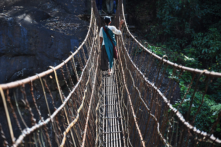 Meghalaya: Steel wire bridges have replaced the traditional bridges in some places.