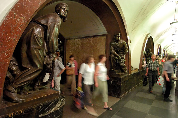 World tubes: Bronze statues in Ploshchad Revolyutsii Metro station in Moscow Russia