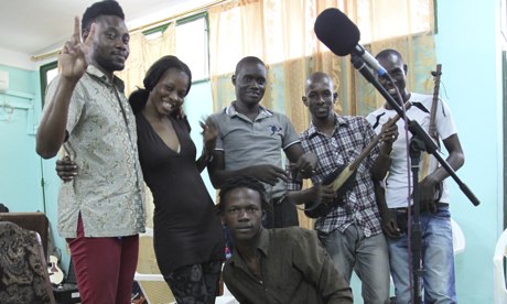 Olugbenga with Diamantou Sacko and band