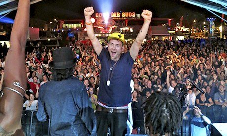 Damon Albran on stage with Africa Express