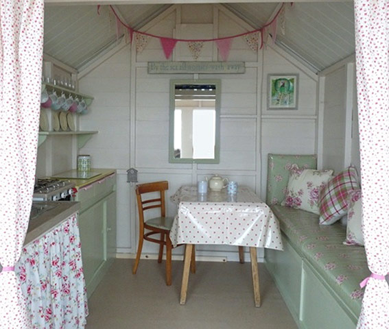 Cool Cottages: Essex: Willowbeach Caravan and Beach Hut, Walton on the Naze. 