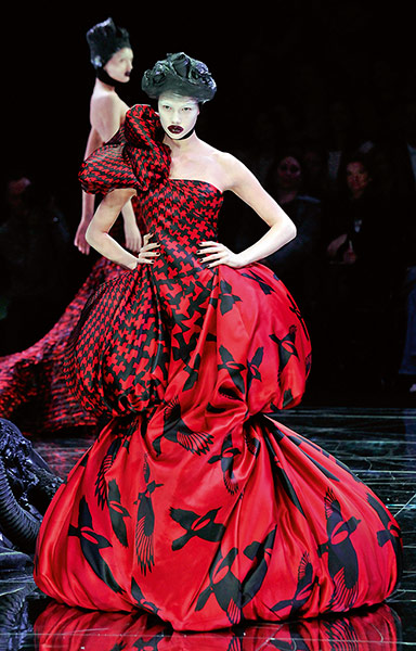 Art and fashion: Alexander McQueen: art and fashion