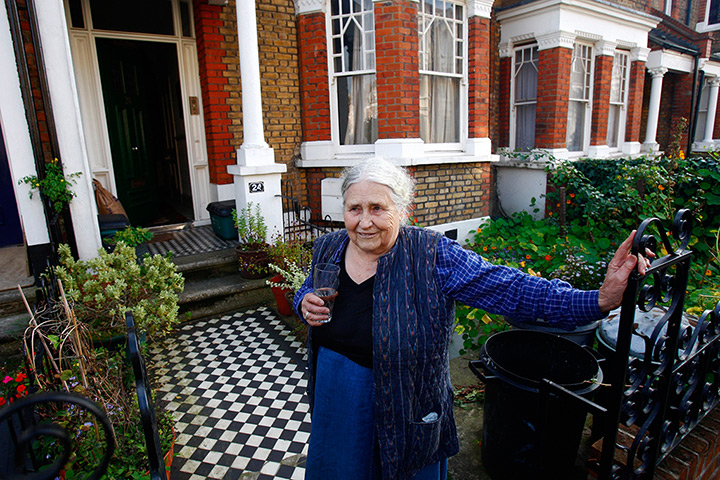 Doris Lessing obit: Doris Lessing chats with the media on the doorstep of her house in London in 2007