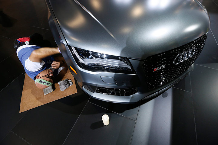 L.A. and Tokyo Motor Show: Juan Martinez cleans the wheel of an Audi before the Los Angeles Auto Show