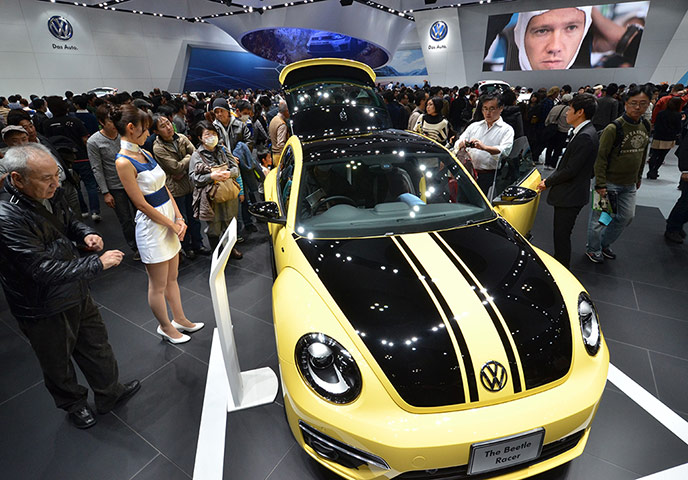 L.A. and Tokyo Motor Show: People admire German auto giant Volkswagen's 