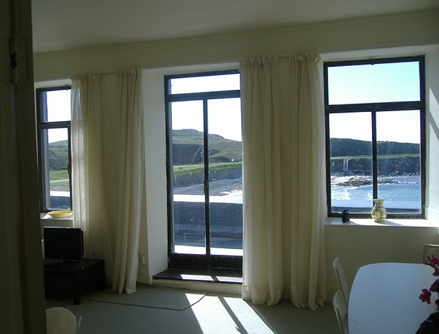 Cool Cottages:Channel Isl: south wing 