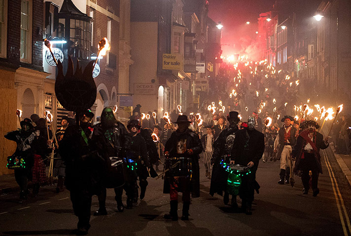 lewes bonfire night celebrations – in pictures