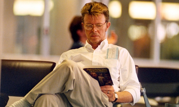 David Bowie reading book