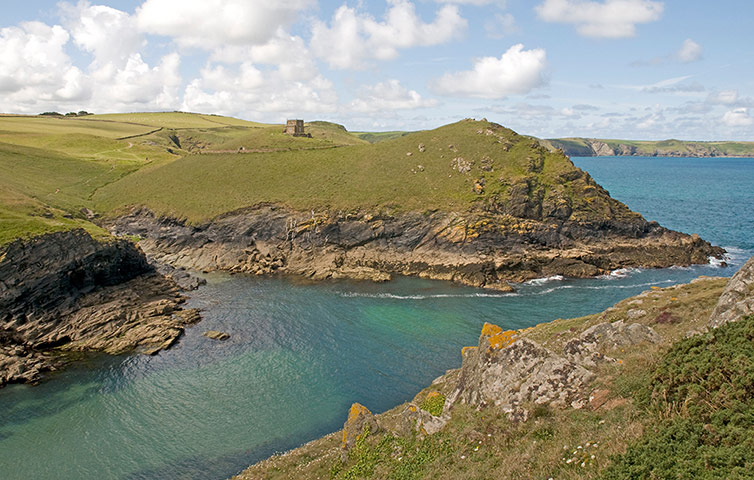 Cool Castles: Doyden Castle, Cornwall