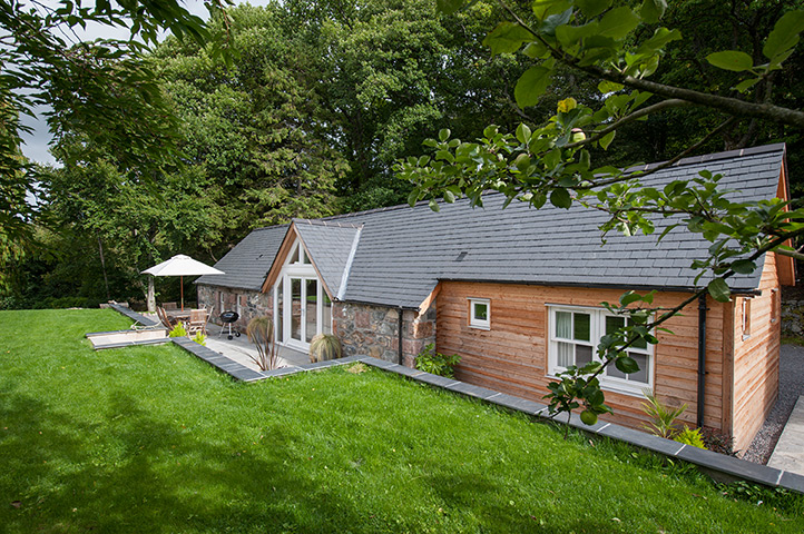 Cool Cottages: The Coo Hoose