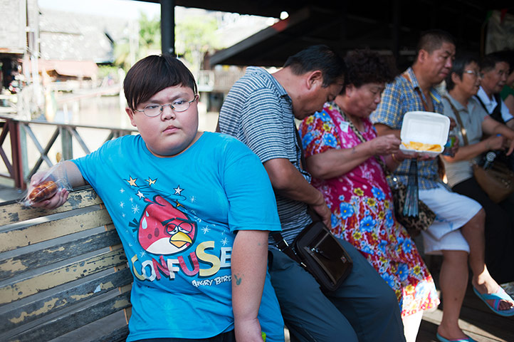 Chinese tourists: Tourists escape the heat at the Pattaya Floating Market