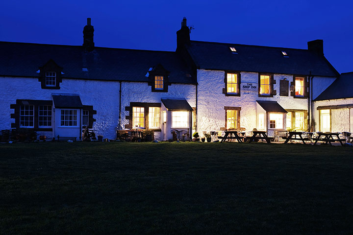 Pubs: The Ship Inn at Low, Newton-by-the-Sea, Northumberland