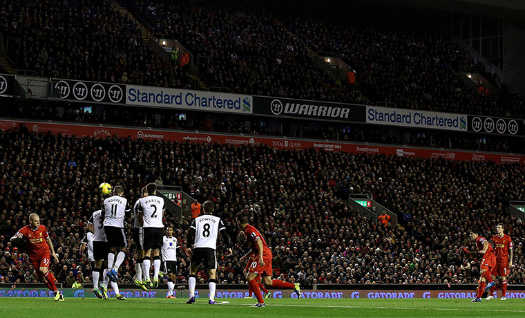 premier league: Luis Suarez free-kick