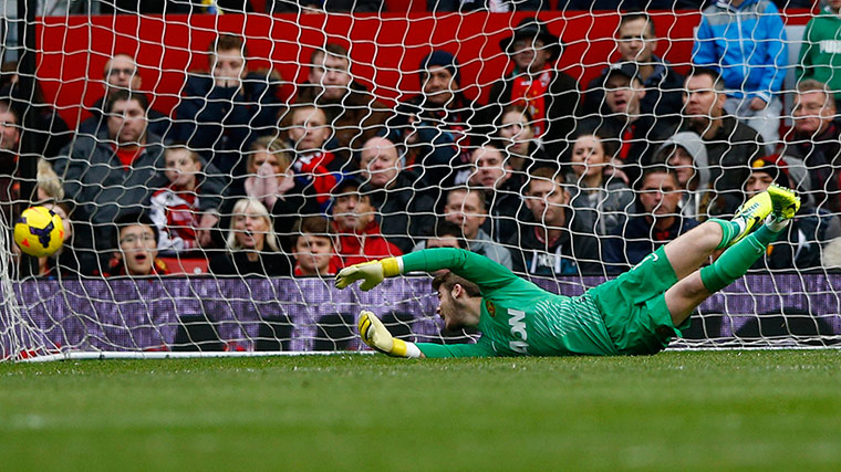 Premiership Saturday: Manchester United's goalkeeper David de Gea dives for the ball as Newcastle