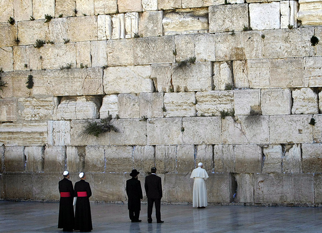 pope benedict resigns: Pope Benedict XVI visits the Western Wall