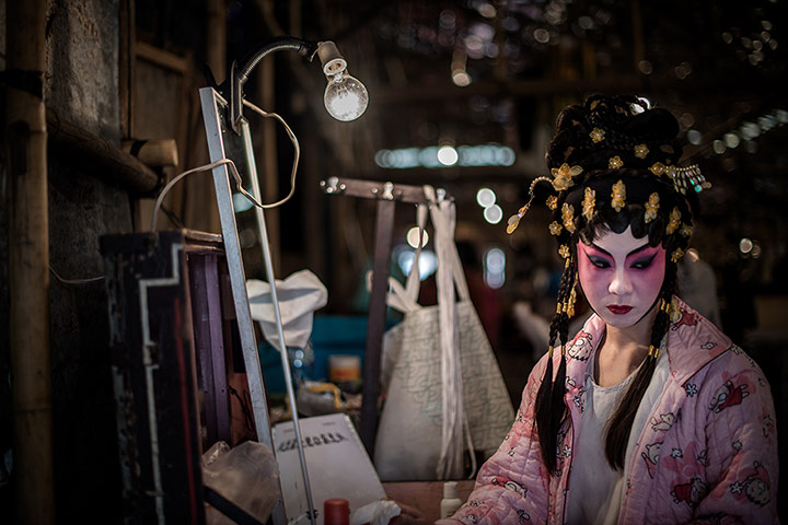 Cantonese opera: An actress backstage