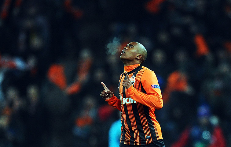 shakhtar: Douglas Costa celebrates