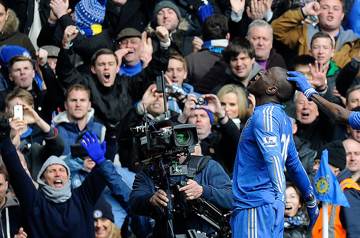 Chelsea v Man United: Ba celebrates