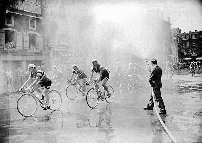 Tour de France: cyclists pass through a small town