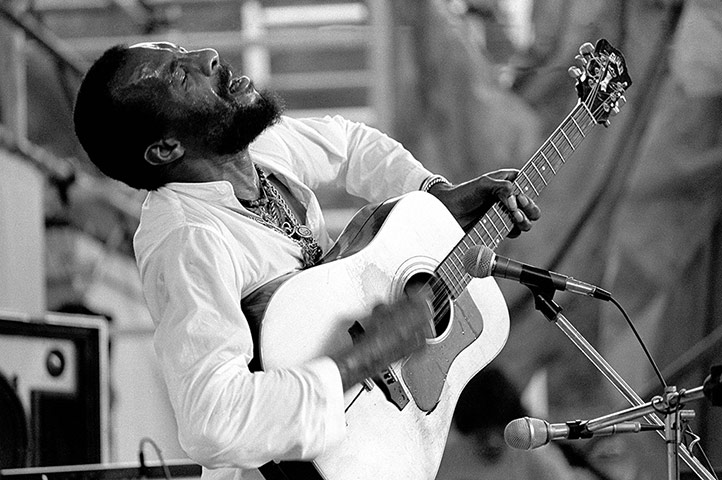 Richie Havens on stage during the night of the New York blackout in 1977