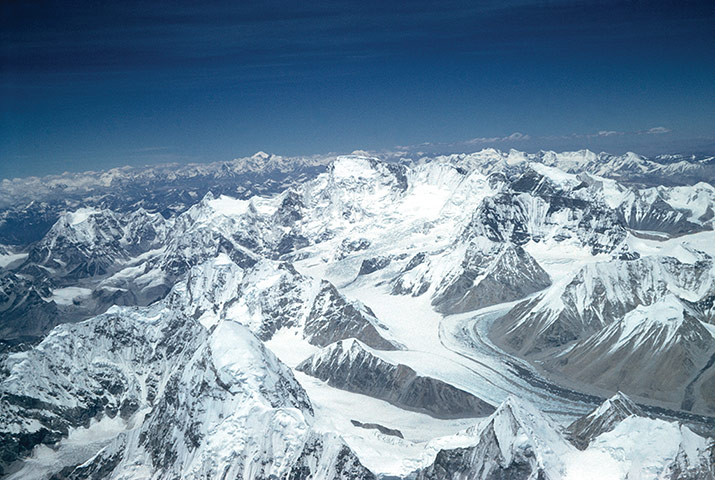 everest: Everest view from the Summit looking westView from the Summit looking west