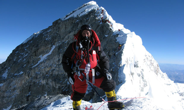 Everest may have ladder installed to ease congestion on Hillary Step ...