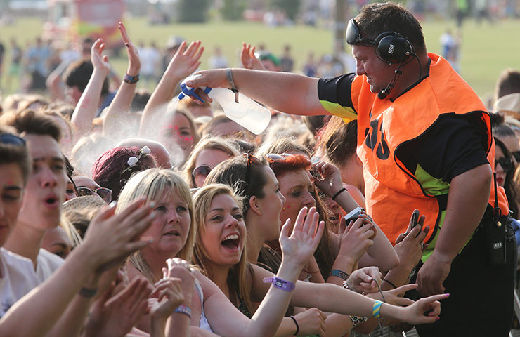 Music-fans-are-cooled-dow-003.jpg