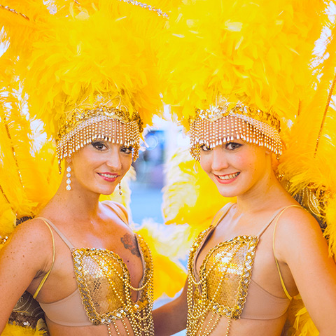 Las Vegas in pictures: Two girls dressed as showgirls