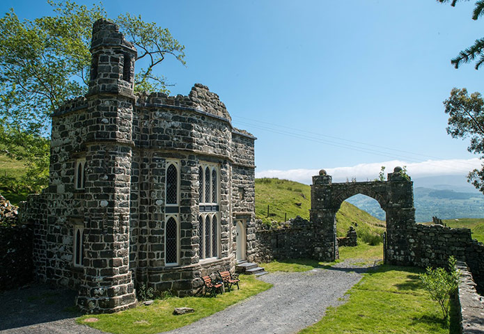 Cool Cottages:Snowdonia : Hywel-Sele-Lodge exterior 