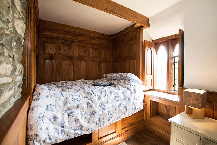 Cool Cottages:Snowdonia : Hywel-Sele-Lodge bedroom 